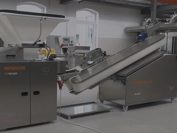 Video: Herstellung von Broten mit SUPERBA und IMPERATOR Industrielle Herstellung von Broten mit SUPERBA und IMPERATOR