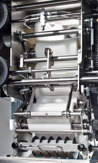S-shaped set of rollers rolls the dough very gently from both sides. Due to the vertical flow of dough a uniform dough strip is produced even with soft doughs S-shaped set of rollers