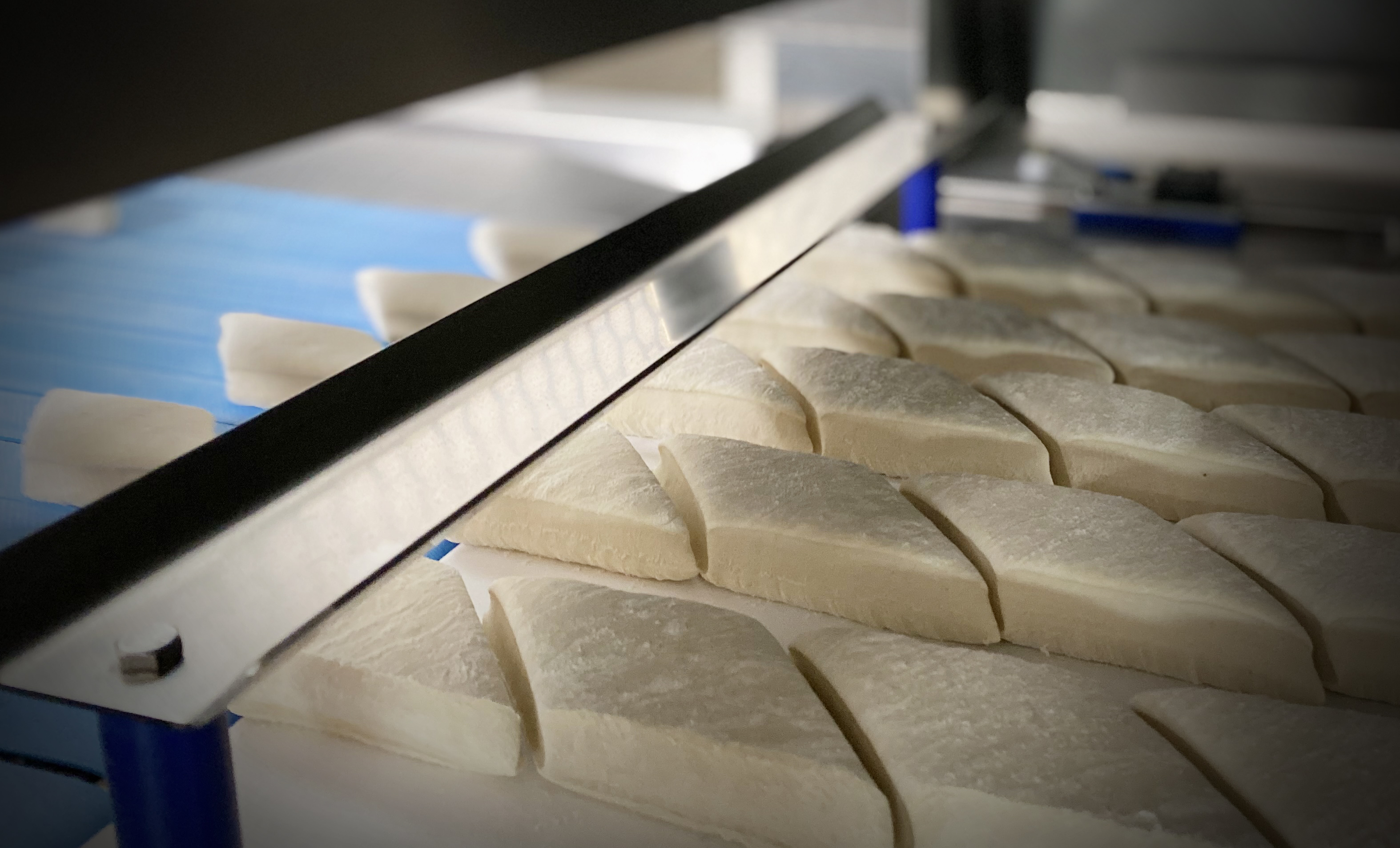 Cut edges and shape accurate cutting ensure the optimal use of the dough.