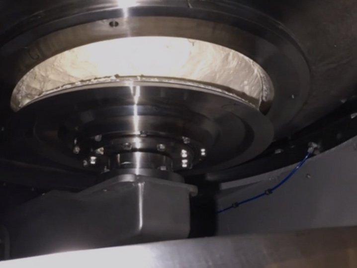 Bottom opening of the Power Mixer