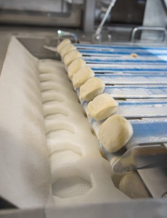 Preportioner - the continuous dough feeding is done by three pairs of rollers. The preportioner can be moved for cleaning and maintenance purposes Preportioner